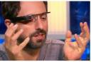 Sergei Brin fait essayer ses lunettes Google