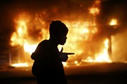 La décision du grand jury enflamme Ferguson Après trois mois de délibérations, le grand jury composé de 12...