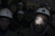 En grève sous terre Pour forcer Pristina à nationaliser la mine de Trepca, dans le nord...