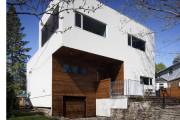 Transformation extrême: plus moderne et écologique - image 3.0 Aujourd'hui, la façade de la maison est couverte... (Photo: Steve Montpetit pour Laroche et Gagné) - image 3.0