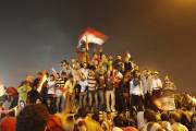 Les militants anti-gouvernement égyptiens ont célébré la chute... (Photo: AFP) - image 2.0