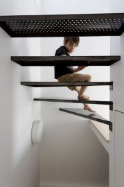 Lumière sur l'escalier - image 2.0 Dans cette maison de Montréal, le rez-de-chaussée et... (Photo fournie par _naturehumaine) - image 2.0