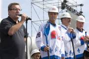 Le retour des Nordiques possible avec le PQ, dit Péladeau - image 2.0 Régis Labeaume, était entouré des anciens joueurs des... (Photo: PC) - image 2.0