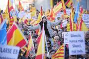 Des opposants au projet d'indépendance de la Catalogne... (PHOTO JOSEP LAGO, AFP) - image 2.0