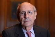 Un juge donne une piste de recours aux détenus de Guantanamo - image 1.0 Le juge de la Cour suprême Stephen Breyer... (Photo d'archives Jewel Samad, AFP) - image 1.0