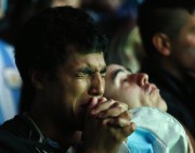 Un partisan argentin en pleurs.... (Photo IVAN ALVARADO, Reuters) - image 2.0