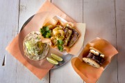 Vingt restos à 20 $ - image 7.0 Taco au chou-fleur rôti, crevettes grits et biscuit... (PHOTO MARCO CAMPANOZZI, LA PRESSE) - image 7.0