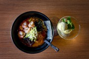 Vingt restos à 20 $ - image 18.0 Une soupe ramen aux fruits de mer et... (PHOTO MARCO CAMPANOZZI, LA PRESSE) - image 18.0