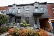 Tous sous le même toit - image 1.0 Le triplex déniché dans le quartier Mile-End était... (PHOTO OLIVIER PONTBRIAND, LA PRESSE) - image 1.0