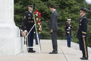 Justin Trudeau s'est recueilli sur la tombe du Soldat... (PHOTO PAUL CHIASSON, PC) - image 2.0