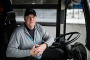 Le bonheur est dans le travail - image 2.0 Stéphane Langlois conduit un autobus de la STM... (Photo Édouard Plante-Fréchette, La Presse) - image 2.0