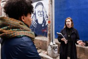 Olivia Maccioni (à droite) anime la visite guidée... (Photo Bernard Brault, La Presse) - image 2.0