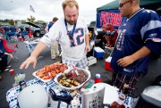 Voyages sportifs: pour l'amour du sport - image 2.0 Le tailgate d'avant-match est un incontournable pour les mordus de... (PHOTO SARAH MONGEAU-BIRKETT, ARCHIVES LA PRESSE) - image 2.0