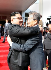 NORTHKOREA-MISSILES/ - image 1.0 Le leader nord-coréen Kim Jong-un et le président sud-coréen... (PHOTO REUTERS/GOUVERNEMENT SUD-CORÉEN) - image 1.0