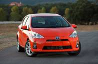 Sur le plan dynamique, le poids contenu, le centre de gravité peu élevé - merci au bloc de batteries à la base de l'auto - concourent à faire virer bien à plat dans les courbes cette Prius c. Sur le plan dynamique, le poids contenu, le centre de gravité peu élevé - merci au bloc de batteries à la base de l'auto - concourent à faire virer bien à plat dans les courbes cette Prius c.