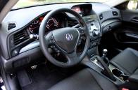 Le tableau de bord de l'Acura ILX est un modèle d'ergonomie. Le tableau de bord de l'Acura ILX est un modèle d'ergonomie.