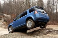 Que ce soit sur trois roues ou sur quatre, le Land Rover LR2 est un véritable passe-partout capable d'affronter tout genre de terrain. Que ce soit sur trois roues ou sur quatre, le Land Rover LR2 est un véritable passe-partout capable d'affronter tout genre de terrain.
