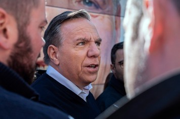 «Pas de cadeaux à des amis» de Couillard, promet Legault