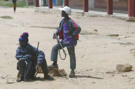 RDC: le recrutement forcé d'enfants soldats s'intensifie, selon Amnesty Des enfants soldats... (Photo: AP)