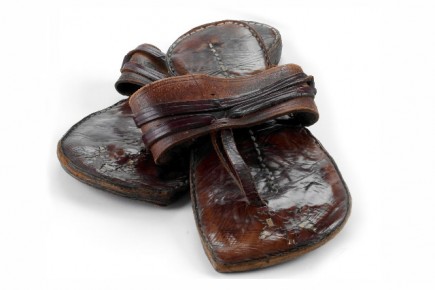 Les sandales en cuir du Mahatma Gandhi vont Ãªtre vendues aux ...