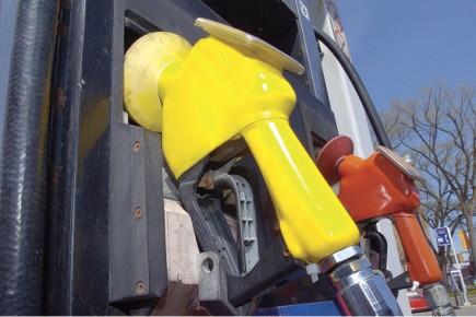 Le prix de l'essence bondit de 10 cents le litre Les prix demandés à Montréal tournent aux alentours... (Photothèque Le Soleil, Erick Labbé)
