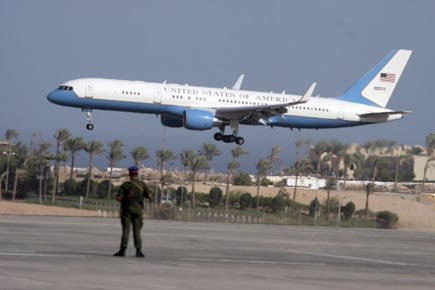 L'avion du vice-président Biden, que l'on voit ici... (Photo: Amr Nabil, AP)
