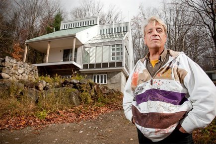 Quand une cabane devient maison de campagne Jean-Serge Turcot et sa maison de campagne durement... (Photo: David Boily, La Presse)