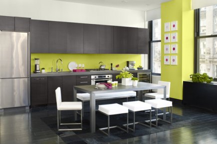 Le raisin mauve sort du lot Cette cuisine laboratoire d'un jaune très vif apporte... (Benjamin Moore)