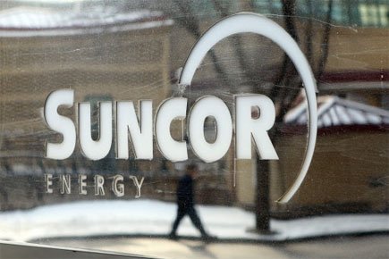 Suncor reconsidère ses projets d'expansion Suncor et son partenaire Total E&P Canada revoient... (Photo: PC)