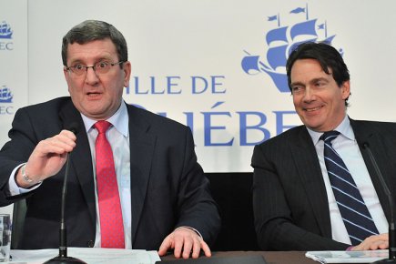 Régis Labeaume et Pierre Karl Péladeau lors de l'annonce mardi concernant l'amphithéâtre de Québec. Régis Labeaume et Pierre Karl Péladeau lors de... (Photo Steve Deschênes, Le Soleil)