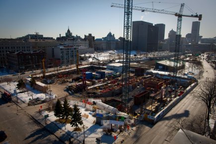 Le chantier du nouveau Centre hospitalier universitaire de Montréal, au centre-ville.