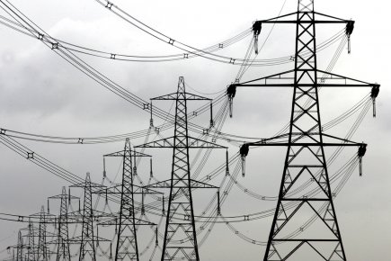 Transport d'électricité: baisse de tarifs imposée à Hydro? À cause de la baisse des taux d'intérêt... (Photo Phil Noble, Archives Reuters)