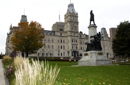 Des 10 provinces, le Québec a la dette la plus élevée: 47% de la taille de son économie, contre 25% en moyenne pour les 9 autres provinces. Des 10 provinces, le Québec a la dette... (Photo Jean Goupil, archives La Presse)