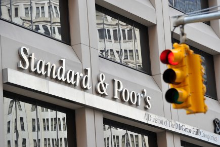 La question de la dette américaine demeure, affirment Moody's et Standard and Poor's «L'accord d'hier ne fait pas grand-chose pour remettre... (Photo: AFP)