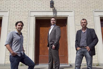 Patrice Laperrière, Jonathan Moquin et Alain Lepine de l'entreprise English-by-Phone. Patrice Laperrière, Jonathan Moquin et Alain Lepine de... (Photo: Hugo-Sebastien Aubert, La Presse)