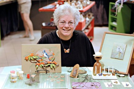 Un trip de 30 ans pour Diane Charuest Les collections de l'artisane émailleuse Diane Charuest contiennent... (Le Soleil, Pascal Ratthé)