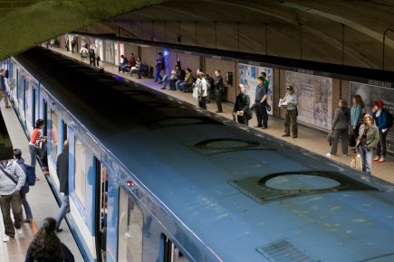 Bell, Rogers, TELUS et Vidéotron ont formé un consortium afin d'installer un réseau sans-fil dans le métro de Montréal. Bell, Rogers, TELUS et Vidéotron ont formé un... (Photo: David Boily, La Presse)