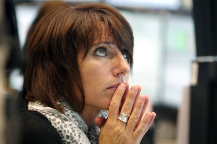 La Bourse guidée par l'Évangile Une courtière allemande surveille avec nervosité les fluctuations... (Photo Associated Press)