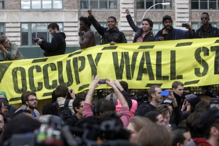 Quelque 300 manifestants d'Occupy Wall Street se sont... (Photo: Seth Wenig, AP)