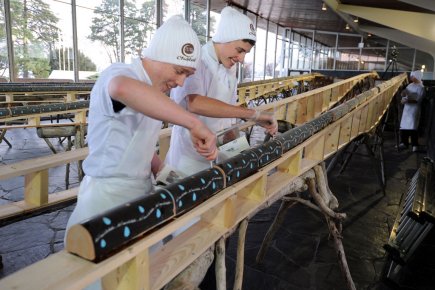 En fin de matinée près de 1250 bûches avaient déjà été prévendues auprès d'associations, d'entreprises et de particuliers, selon les organisateurs. En fin de matinée près de 1250 ... (Photo: AFP)