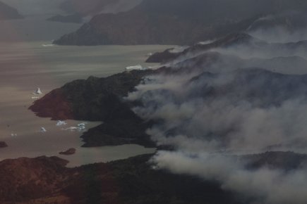 La superficie de végétation réduite en cendres demeure... (Photo: Reuters)
