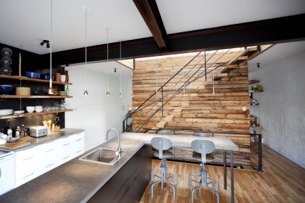 Dans une maison près de chez vous... Dans ce duplex transformé en maison à étage... (Photo: Marco Campanozzi, La Presse)