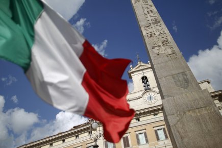 Moody's dégrade la note de l'Italie de deux crans L'Italie se retrouve en mauvaise posture après une... (Photo Reuters)