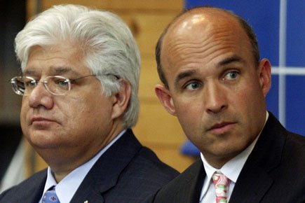 Changement de garde chez RIM Jim Balsillie (à droite) et Mike Lazaridis, coprésidents... (Photo: Reuters)