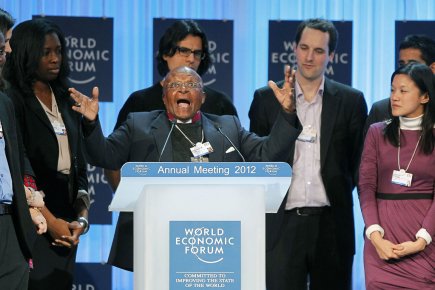 Desmond Tutu au Forum économique mondial.... (Photo AP)
