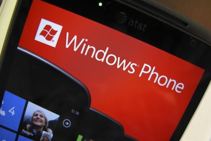 Microsoft: un prochain système pour téléphones d'ici 2013 La version Tango de Windows Phone permettrait d'installer... (Photo: Reuters)