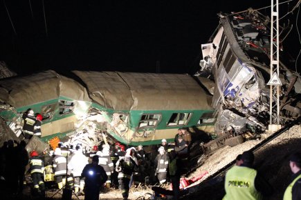 Deux trains se déplaçaient sur la même voie,... (Photo : Andrzej Grygiel, AFP)