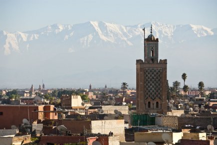 48 heures à Marrakech Marrakech au pied des sommets enneigés de l'Atlas.... (Photo Photos.com)
