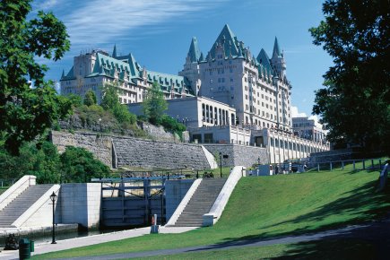 http://images.lpcdn.ca/435x290/201203/16/481732-chateau-laurier-ottawa-joint-chaine.jpg