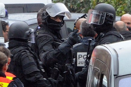 Des membres de l'unité d'élite de la police française... (Photo: Pascal Guyot, AFP)